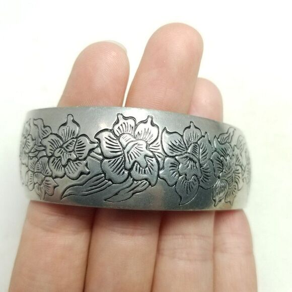 Vintage Leonard Pewter Floral Design Cuff Bangle Bracelet, Silver Tone, Signed - Picture 8 of 9